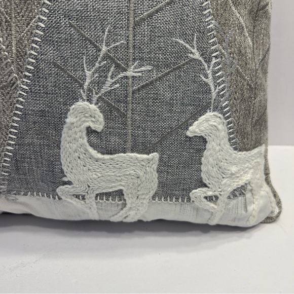 Secret Celebrity Embroidered Glitter Throw Pillow 18x18” Christmas Snow ThemeEUC - Picture 5 of 10